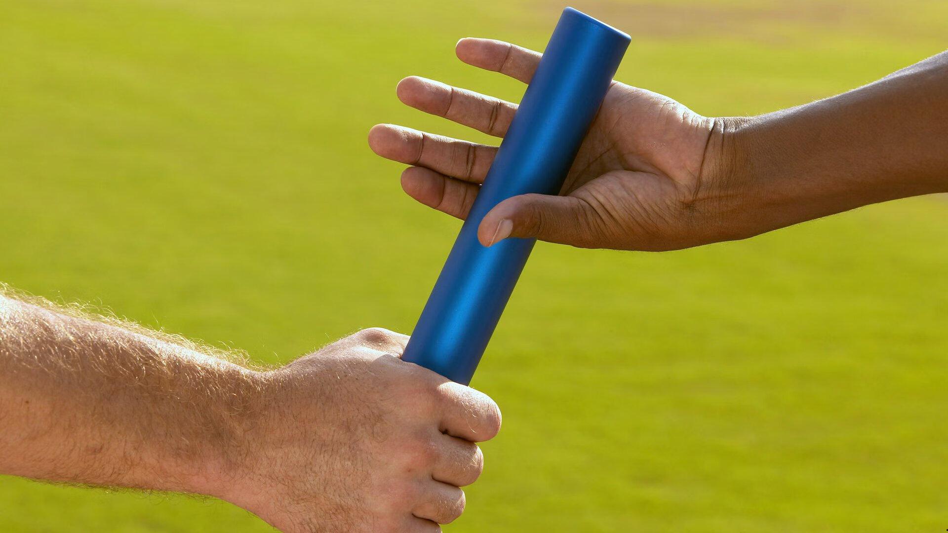 斯洛特透露与萨拉赫深度沟通内幕，替补决策前的多次对话与赛后沉默引关注