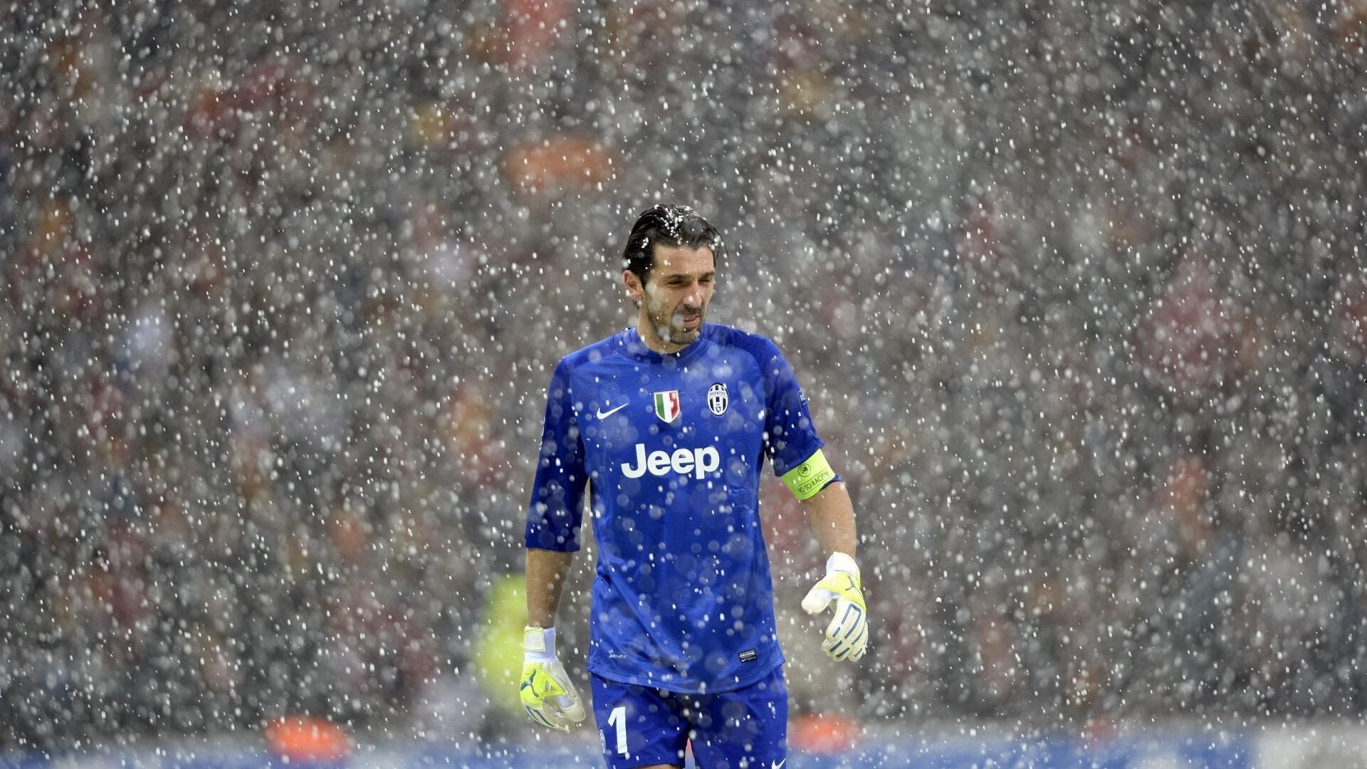 女足前国脚赵丽娜现身沙特赛场，跨界助威中国U23男足引关注